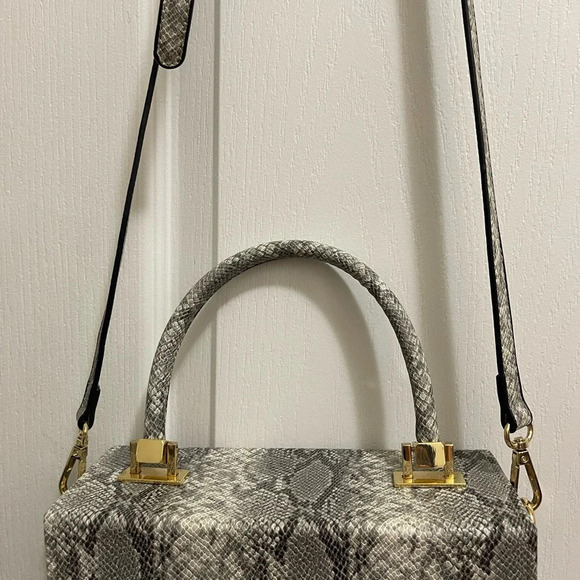 BCBG Faux Silver Python Handbag in great conditions - Picture 12 of 12